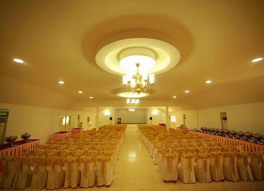 โรงแรมควอลิตี้ แอร์พอร์ท เนดุมบัสเซรี ภายนอก รูปภาพ
